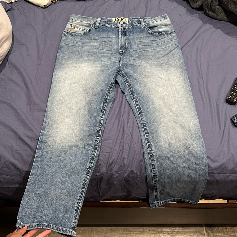 Brand: Ariat, Size: 44x32, Color: Light washed denim